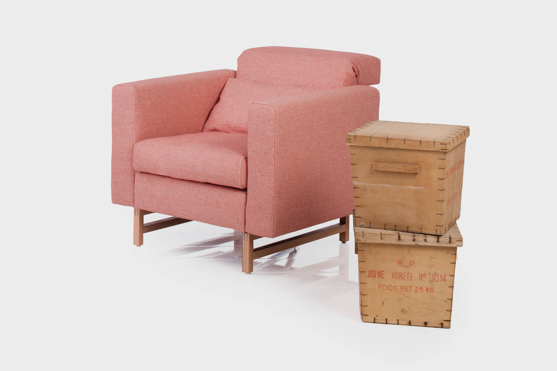 Funktionssessel Embrace von Brühl mit Holzfüßen. Sessel Embrace Brühl