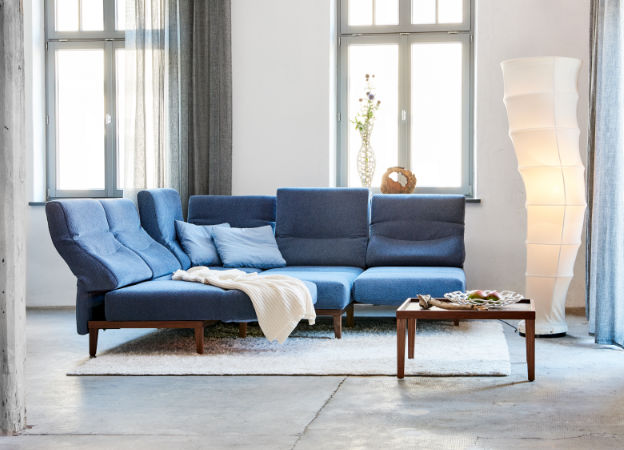 Grosses Chimba Ecksofa von Signet mit Stoffbezug und Holzfuessen. Ecksofa Chimba Signet Funktionssofa Stoff Holzfuesse